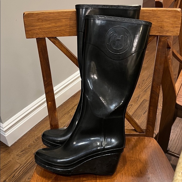 Hunter Black Wedge Rain Boots - Picture 1 of 5